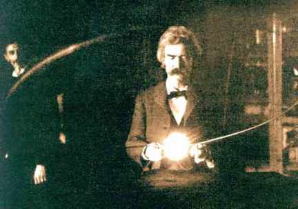 Mark Twain, en primer plano, jugueteando con algunos de los inventos de su buen amigo Nikola Tesla (en segundo plano), en el laboratorio de este en la ciudad de Nueva York, en 1894.